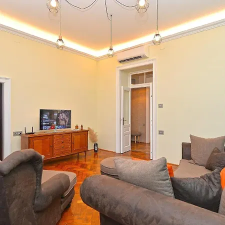Ferienwohnung Fuer 4 Personen Ca 115 Qm In Pula, Istrien Istrische Riviera Apartment *